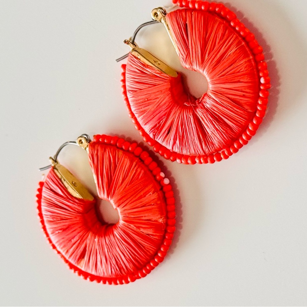 LISI LERCH Preppy Summer Coral Orange Puffy Rattan Beaded Hoop Earrings 1.5”
